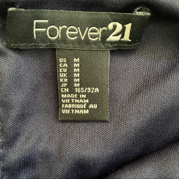 3/$25.00 🛍 
Forever 21 Sequenced Cropped Top - Picture 7 of 7